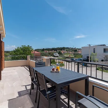 Vanessa - Ciovo * تروغير