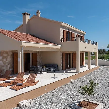 Vanessa - Ciovo تروغير