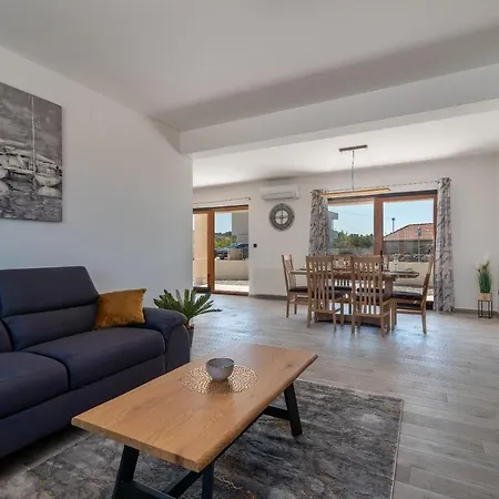 Vanessa - Ciovo * 트로기르