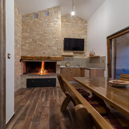 Vanessa - Ciovo * تروغير