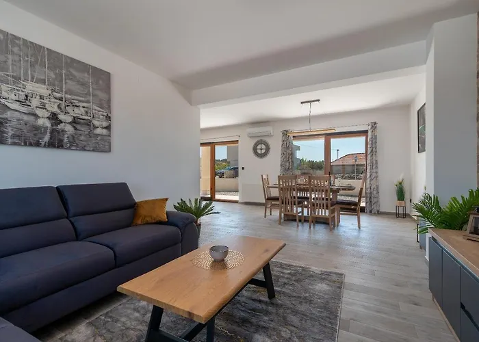 Vanessa - Ciovo * 트로기르