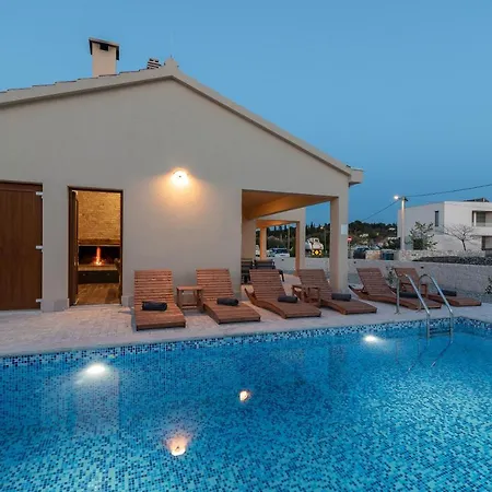 Vanessa - Ciovo * Трогір