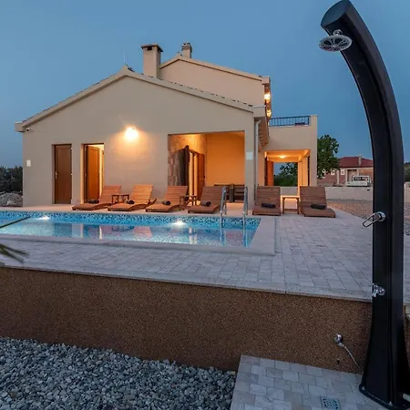 Vanessa - Ciovo * Трогір